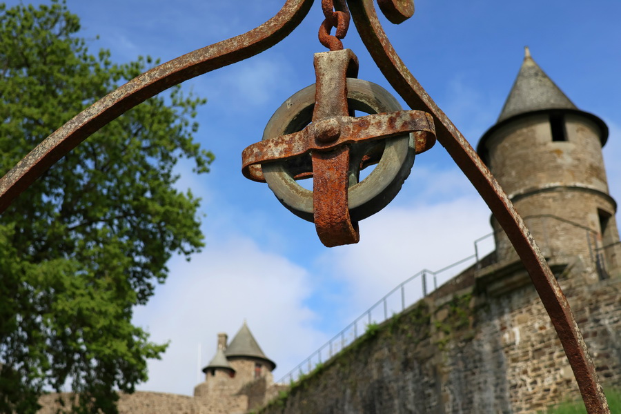 Le puits du château de Fougères.