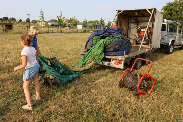 Déploiement de l'enveloppe sur le sol.