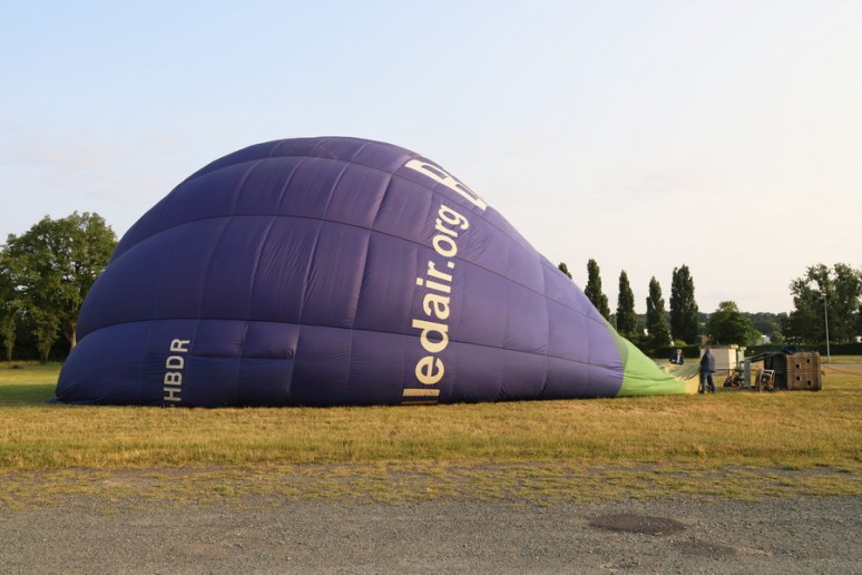 Gonflage de l'enveloppe à l'air froid.
