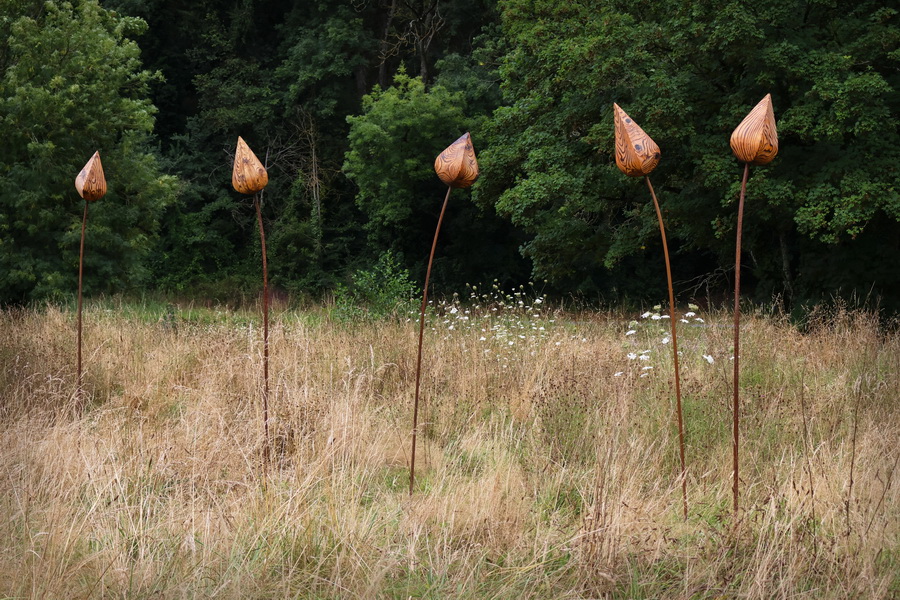 "Bourgeons", œuvre de Jonathan Bernard, à Dinan (Côtes-d'Armor).