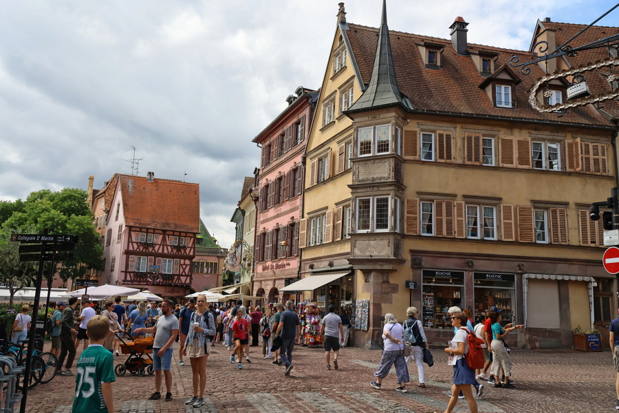 Colmar (Alsace). La Grand Rue.