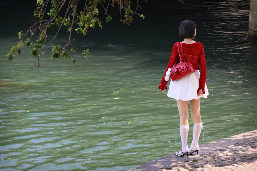 Mode asiatique au bord de l'Ill, à Strasbourg (Alsace).