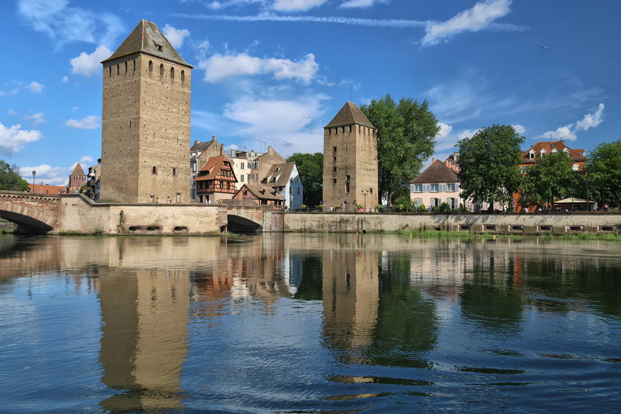 Strasbourg (Alsace). Les Ponts Couverts, dans le quartier de la Petite France.
