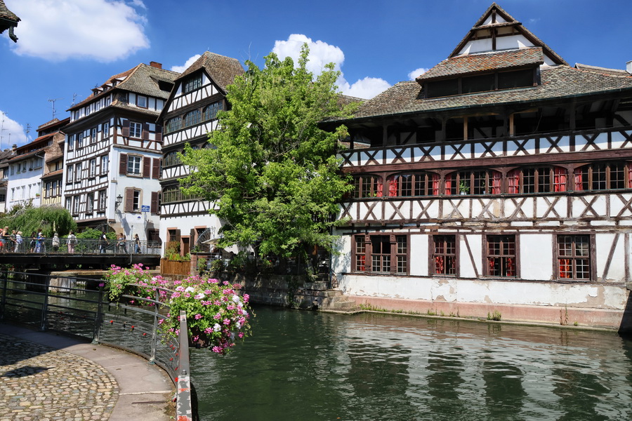 Strasbourg (Alsace). L'Ill et la Maison des Tanneurs, dans le quartier de la Petite France.