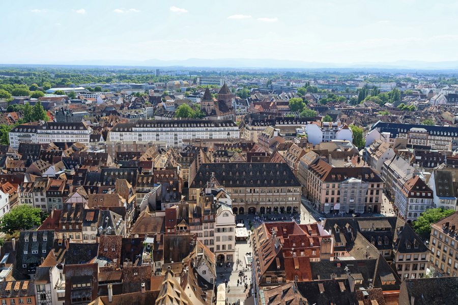 Strasbourg (Alsace). Vue depuis la cathédrale Notre-Dame de Strasbourg.