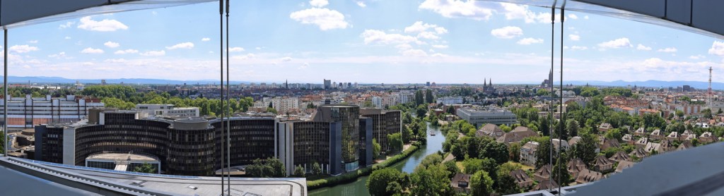 Vue depuis le toit du Parlement Européen de Strasbourg (Alsace).