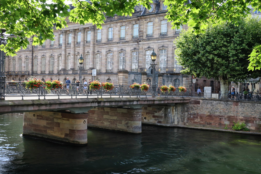 Strasbourg (Alsace). Le Pont Sainte-Madeleine, au-dessus de l'Ill.