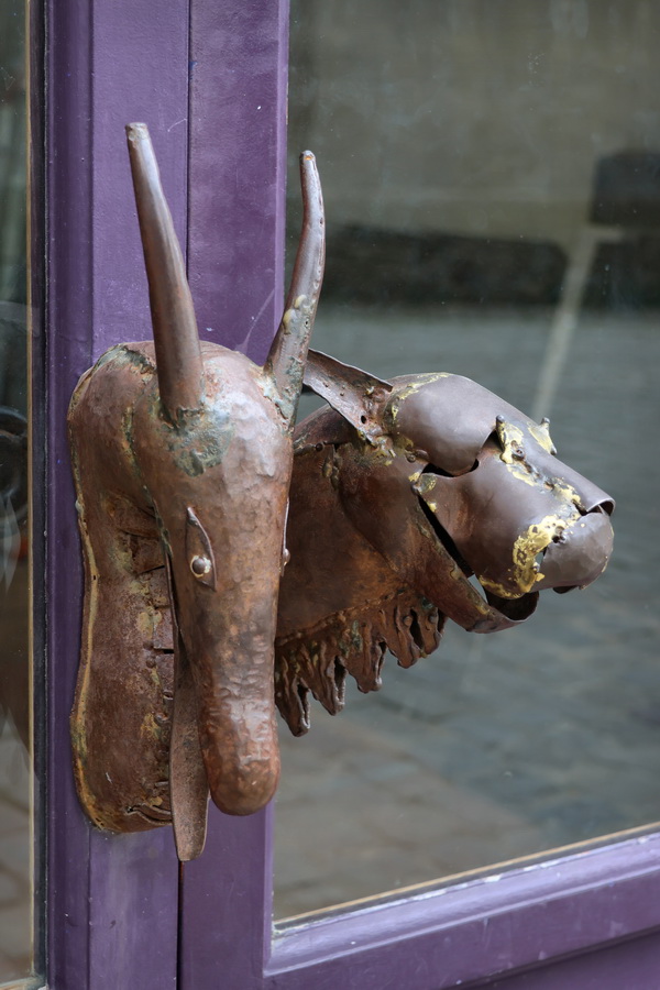 Poignées de porte d'un magasin à Nantes (Loire-Atlantique) - Rue Premion.