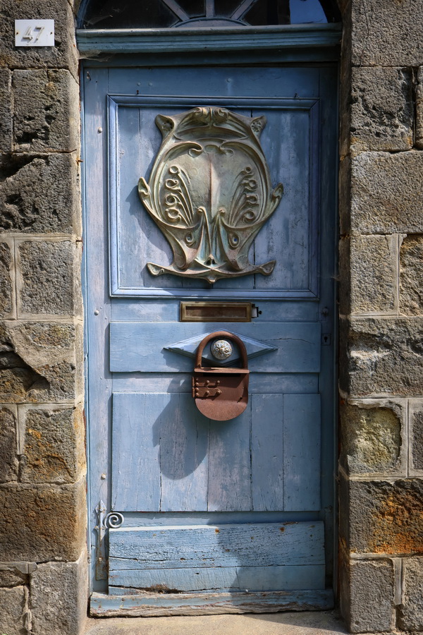 Entrée cadenassée à Dinan (Côtes-d'Armor) - Rue du Petit Fort.