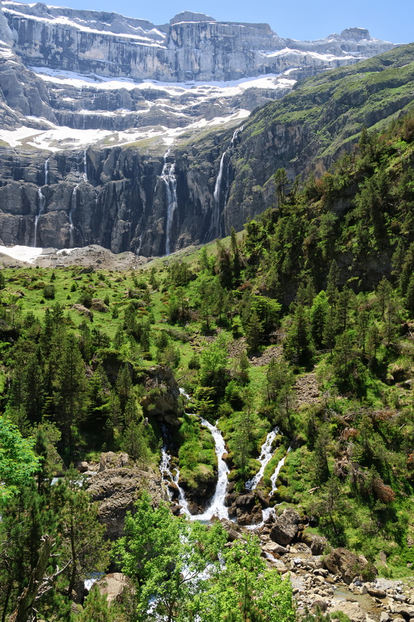 Gavarnie-Gèdre (Hautes-Pyrénées). Le Cirque de Gavarnie et ses autres cascades.